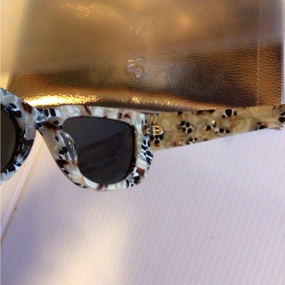 NEW! Rare Astrid multi patterned polarized sunglasses - Picture 8 of 8